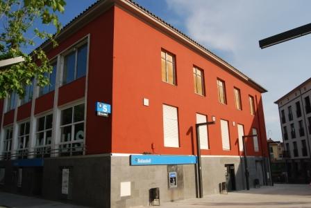 Façana del casino acabada de pintar