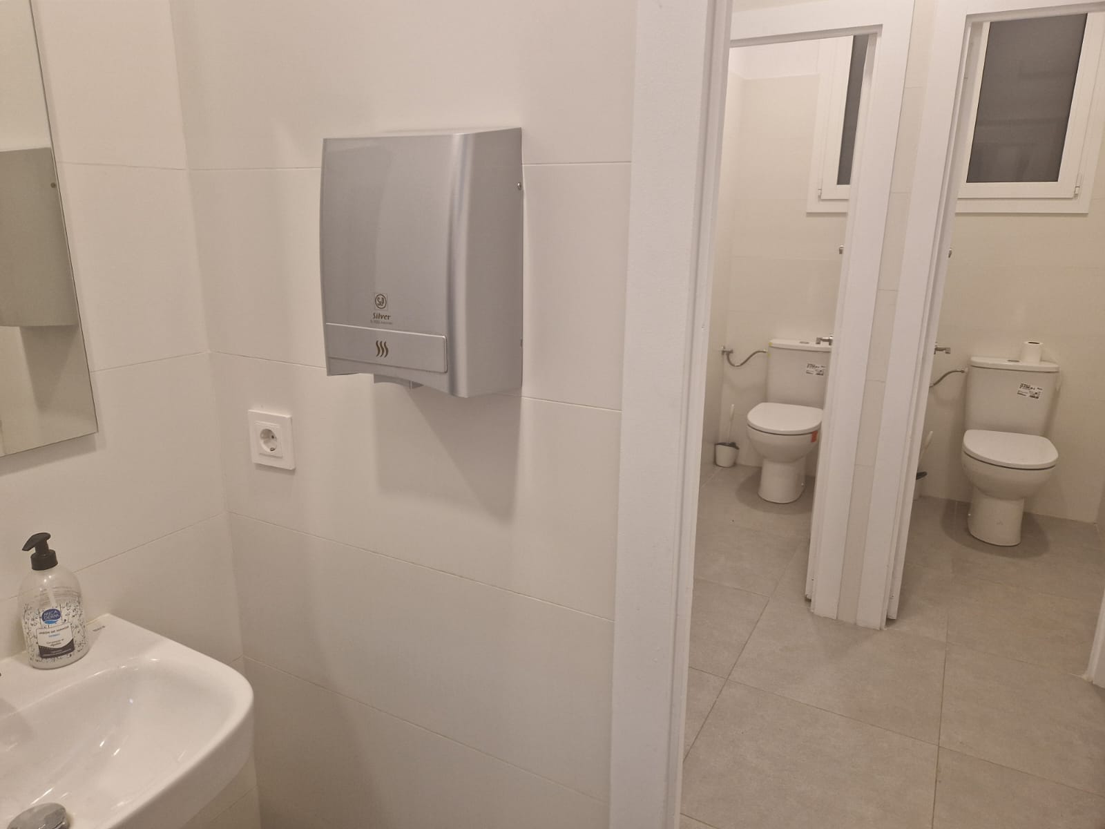 Lavabos 1a. planta Casino Olotí